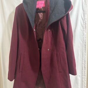 Betsy Johnson Women Coat Jacket with hood. Size S, Burgundy